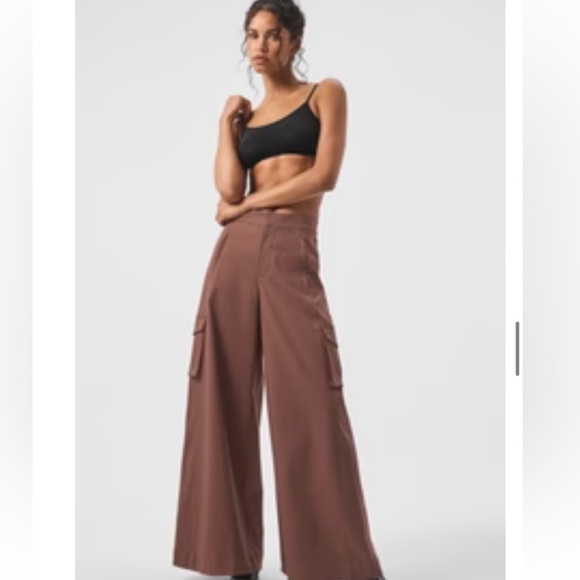 ALO Yoga Show Off Cargo Wide Leg Trouser, Burgundy Truffle Small - Picture 3 of 12
